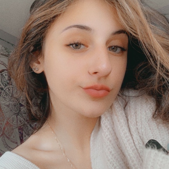 Meet your Posher, Madison - Picture 4 of 4